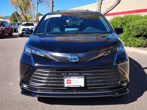 2023 Toyota Sienna Woodland Edition