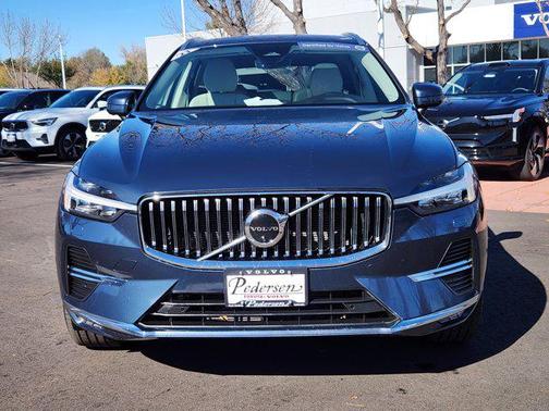 2023 Volvo XC60 B5 Plus Bright Theme