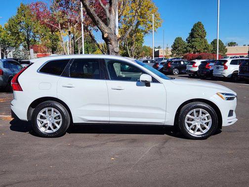 2021 Volvo XC60 T5 Momentum