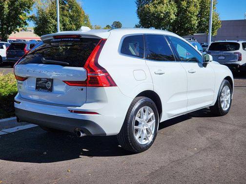 2021 Volvo XC60 T5 Momentum