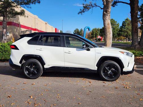 2020 Toyota RAV4 Hybrid SE