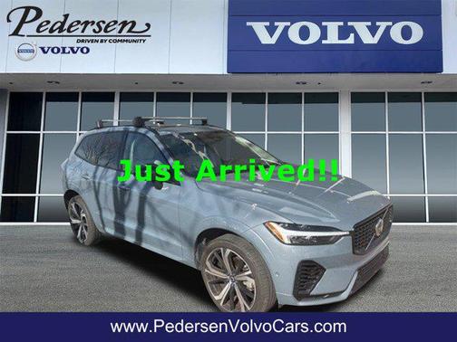 2023 Volvo XC60 Recharge Plug-In Hybrid T8 Ultimate Dark Theme