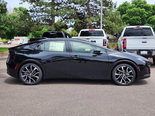 2025 Toyota Prius L