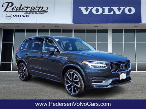 2022 Volvo XC90 T6 Momentum
