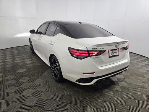 Aspen White Tricoat/Super Black 2024 Nissan Sentra SR