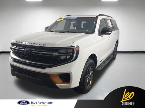 OXFORD WHITE 2025 Ford Expedition TREMOR