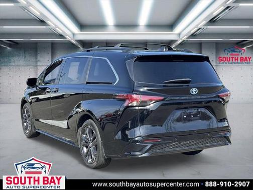 2022 Toyota Sienna XSE 7 Passenger