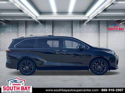 2022 Toyota Sienna XSE 7 Passenger