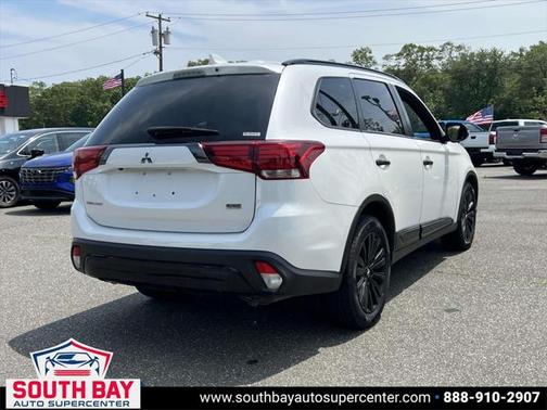 2020 Mitsubishi Outlander LE