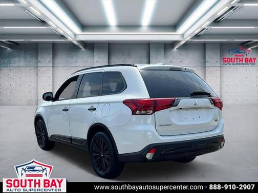 2020 Mitsubishi Outlander LE