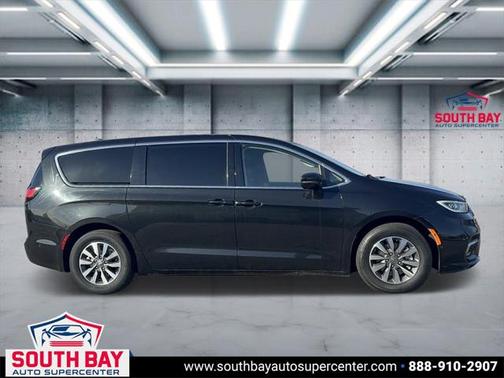 2022 Chrysler Pacifica Hybrid Touring L