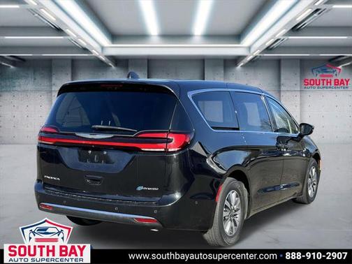 2022 Chrysler Pacifica Hybrid Touring L