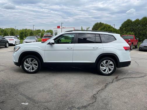 Pure White 2023 Volkswagen Atlas 3.6L SE w/Technology