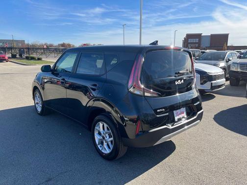 Fusion Black 2025 Kia Soul LX