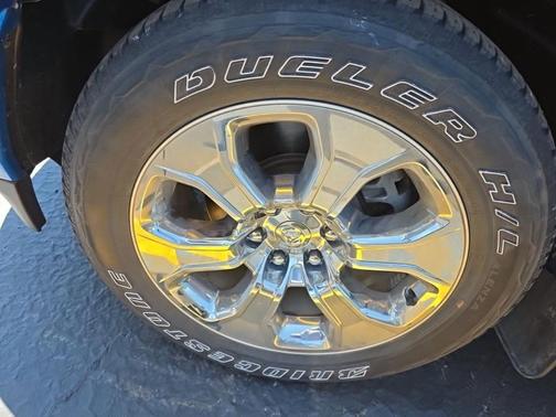 Hydro Blue Pearlcoat 2022 RAM 1500 Big Horn/Lone Star
