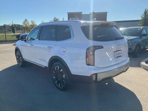 Glacial White Pearl 2025 Kia Telluride SX