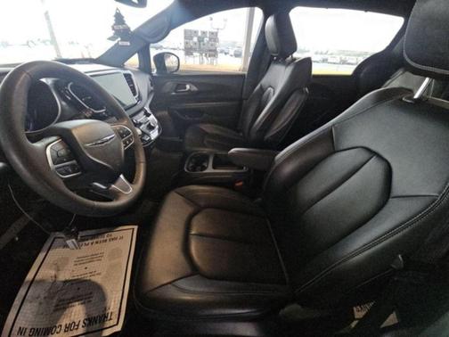 2025 Chrysler Pacifica L