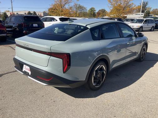 2025 Kia K4 EX