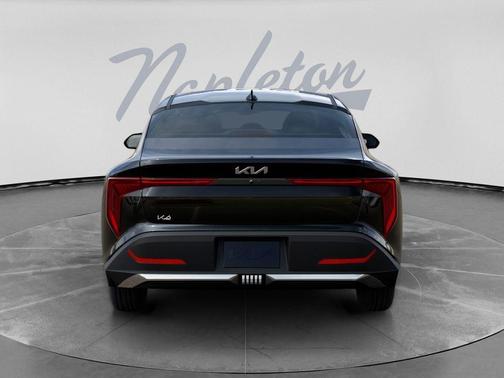 Aurora Black Pearl 2026 Kia K4 LXS
