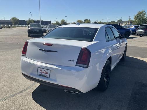 2023 Chrysler 300 Touring