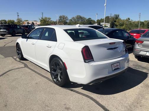 2023 Chrysler 300 Touring