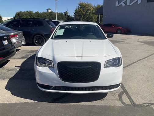 2023 Chrysler 300 Touring