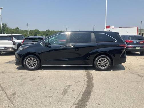 2021 Toyota Sienna LE