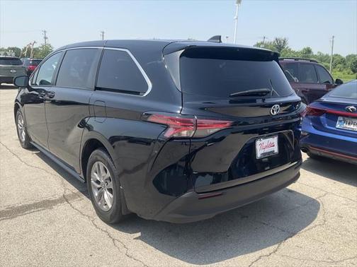 2021 Toyota Sienna LE