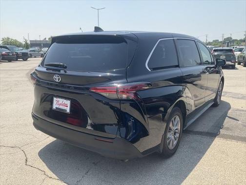 2021 Toyota Sienna LE