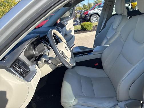 2020 Volvo XC60 T5 Momentum