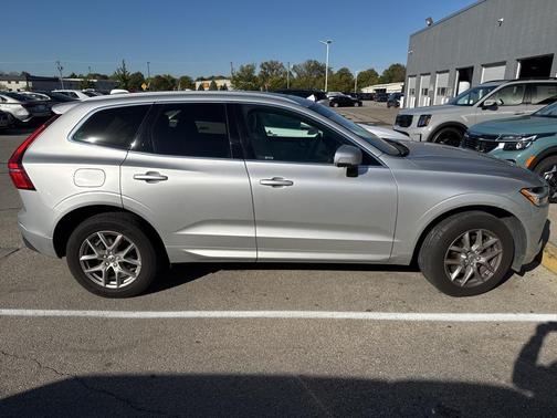 2020 Volvo XC60 T5 Momentum