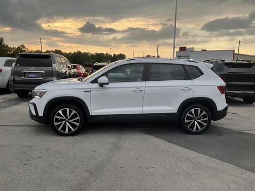 2023 Volkswagen Taos 1.5T SE