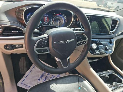 Ceramic Gray Clearcoat 2023 Chrysler Pacifica Limited