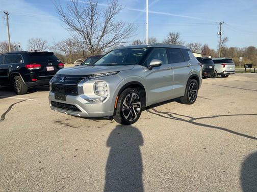 Alloy Silver Metallic 2024 Mitsubishi Outlander SEL