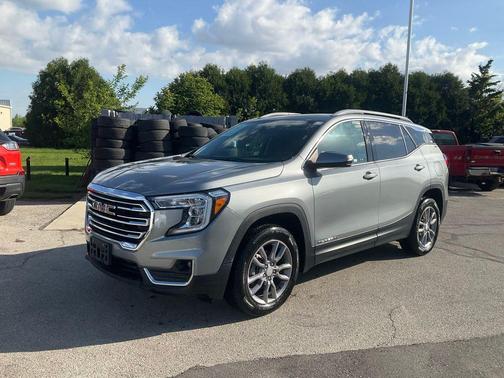 Sterling Metallic 2024 GMC Terrain SLT