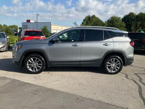 Sterling Metallic 2024 GMC Terrain SLT