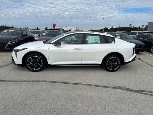 2025 Kia K4 GT-Line