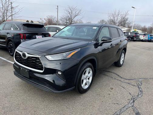 2024 Toyota Highlander LE I4