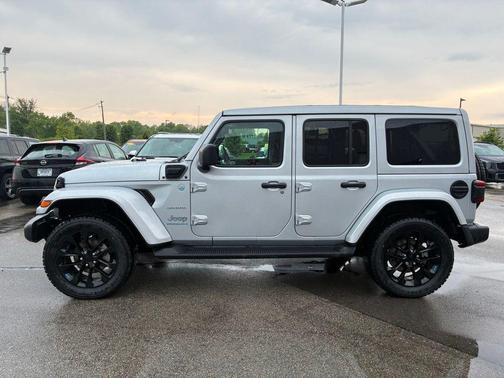 Silver Zynith Clearcoat 2023 Jeep Wrangler 4xe Sahara