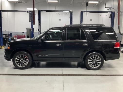 2015 Lincoln Navigator Base