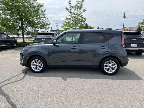 Gravity Gray 2025 Kia Soul LX