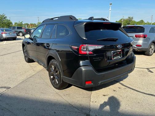 Crystal Black Silica 2025 Subaru Outback Onyx Edition