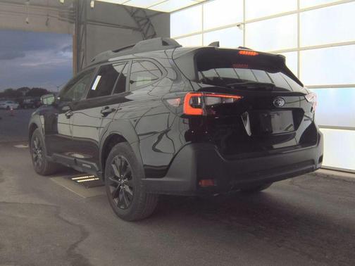 Crystal Black Silica 2025 Subaru Outback Onyx Edition