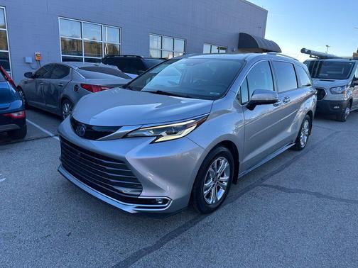 2022 Toyota Sienna Platinum