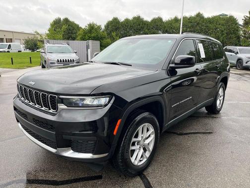 Diamond Black Crystal Pearlcoat 2024 Jeep Grand Cherokee L Laredo