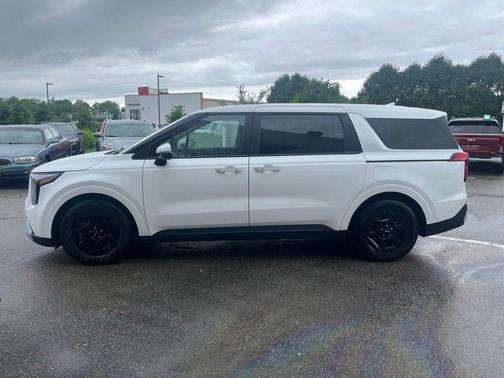 Snow White Pearl 2025 Kia Carnival LXS