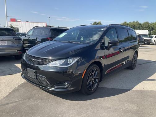 2018 Chrysler Pacifica Touring-L Plus