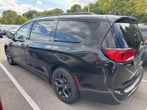 2018 Chrysler Pacifica Touring-L Plus