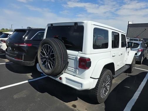 Bright White Clearcoat 2022 Jeep Wrangler Unlimited 4xe Sahara High Altitude