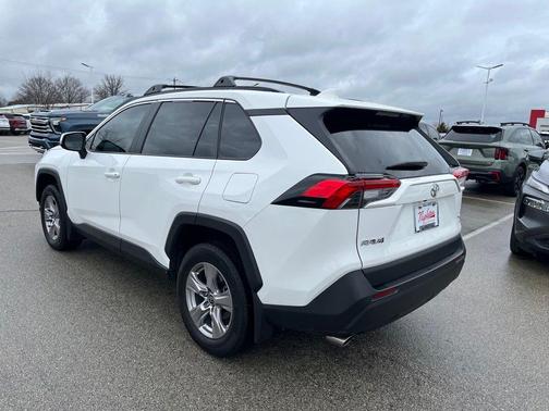 2022 Toyota RAV4 XLE